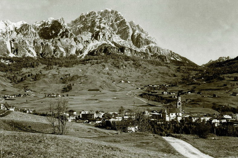 Cortina 1900